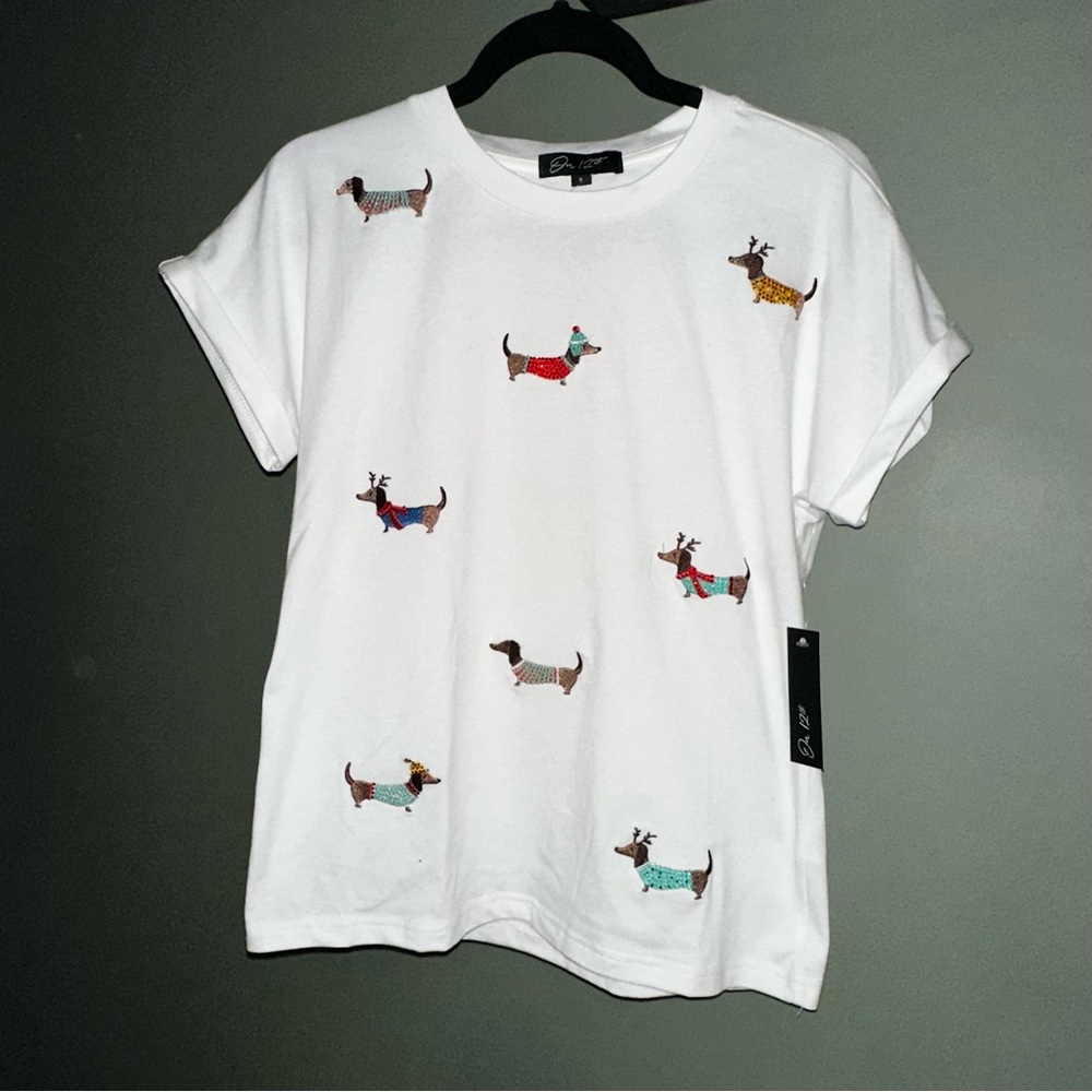 NWT On 12th Women’s Dachshund Embroidery & Sequins Christmas T-Shirt Sz S